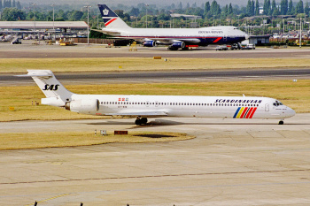 McDonnell Douglas MD-90-30 SAS