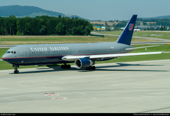 Boeing 767-322ER PW United Airlines